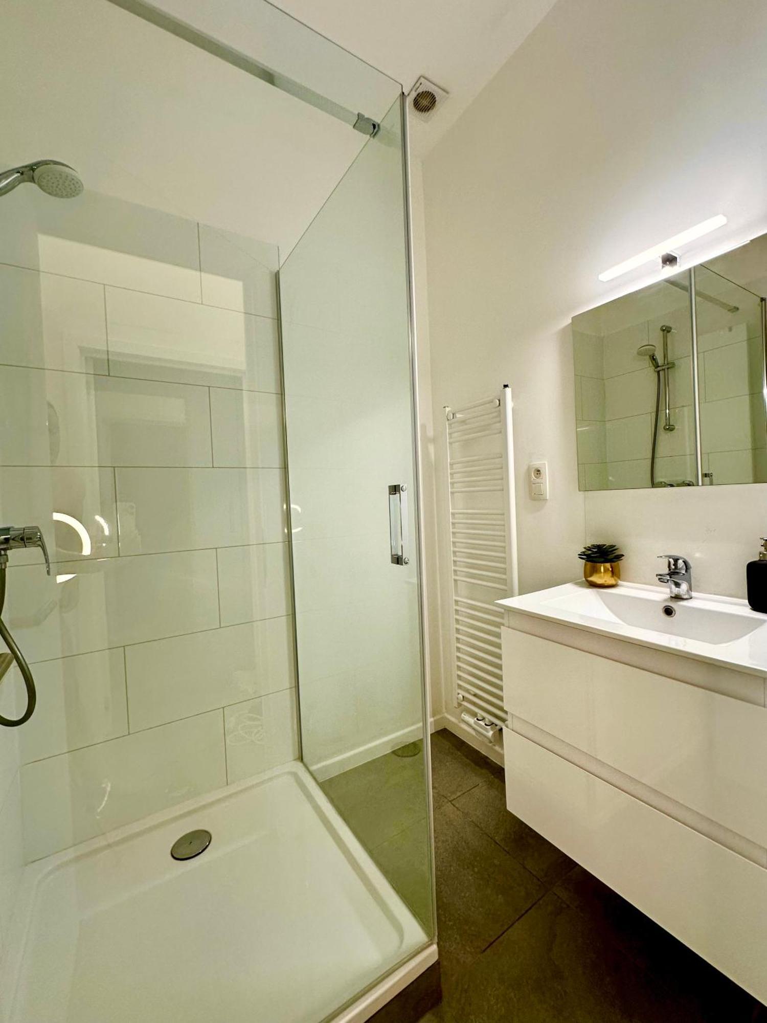 Luxury Suites Mons By Rikas Hotels Luaran gambar