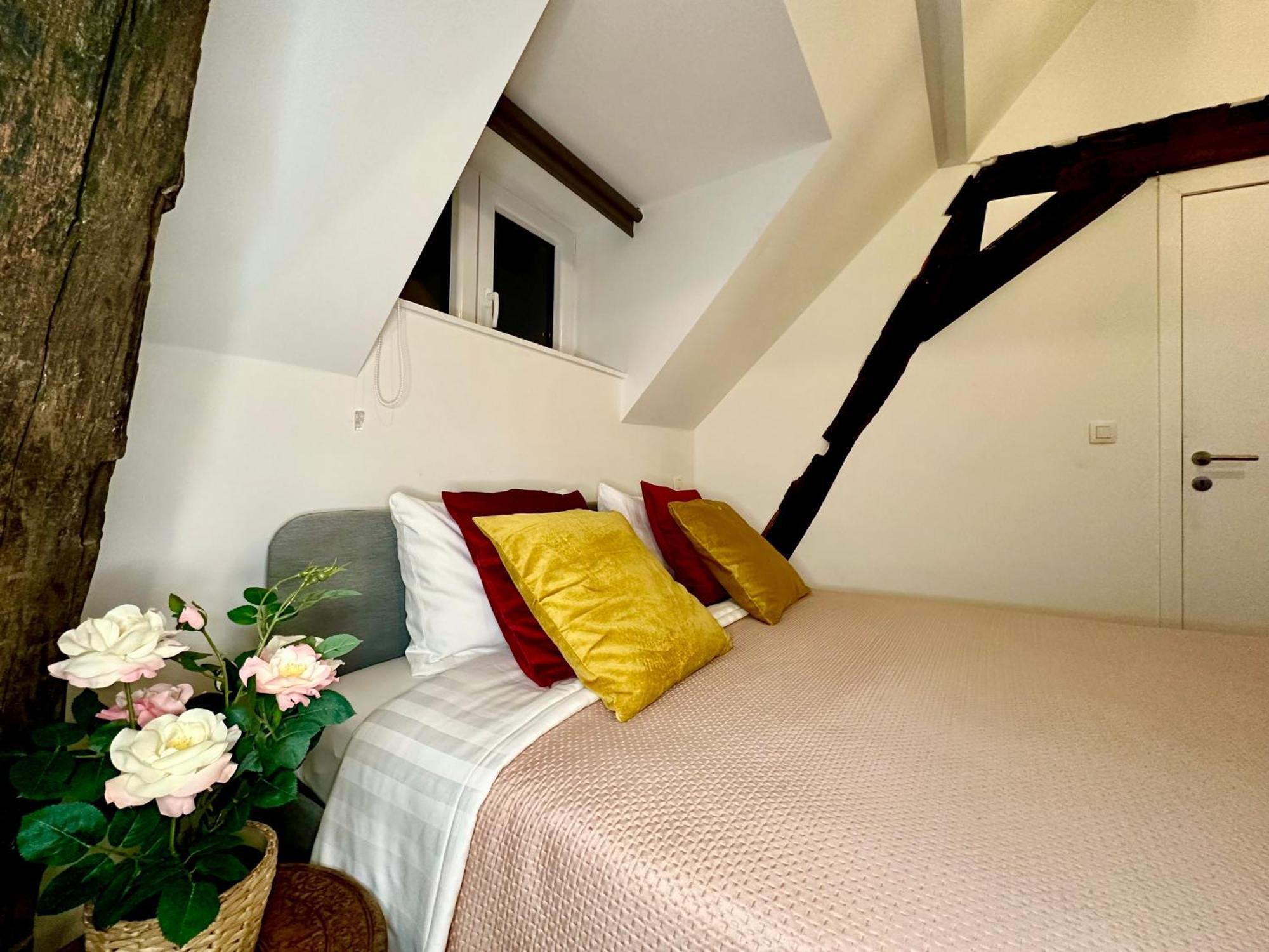 Luxury Suites Mons By Rikas Hotels Luaran gambar