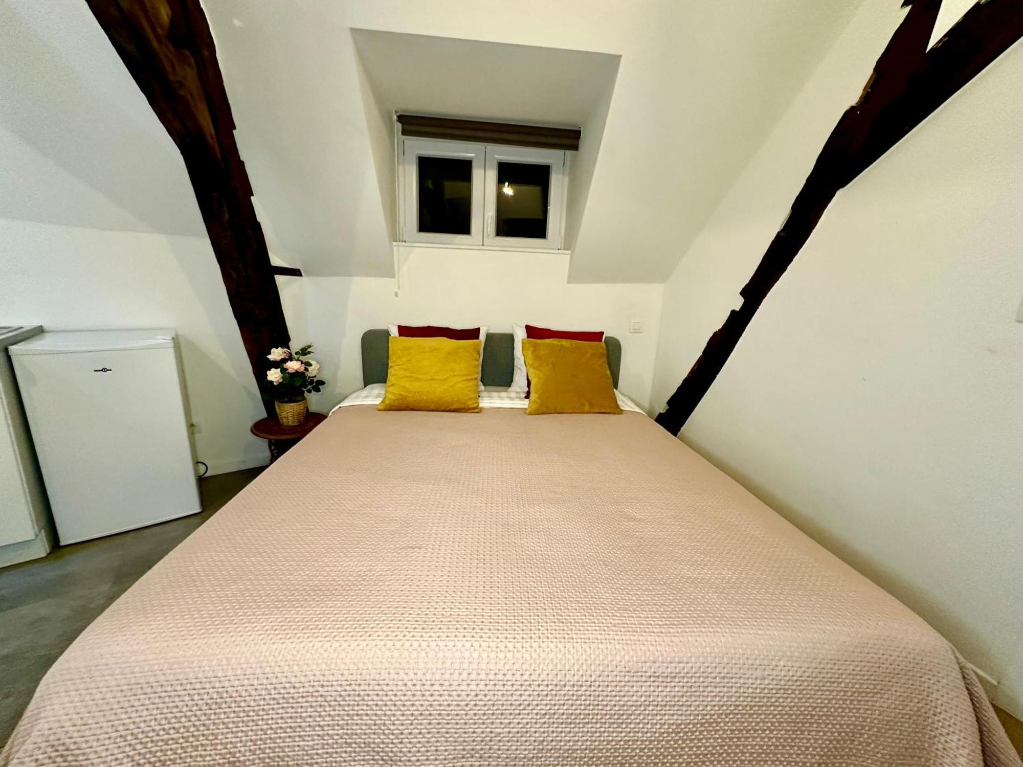 Luxury Suites Mons By Rikas Hotels Luaran gambar
