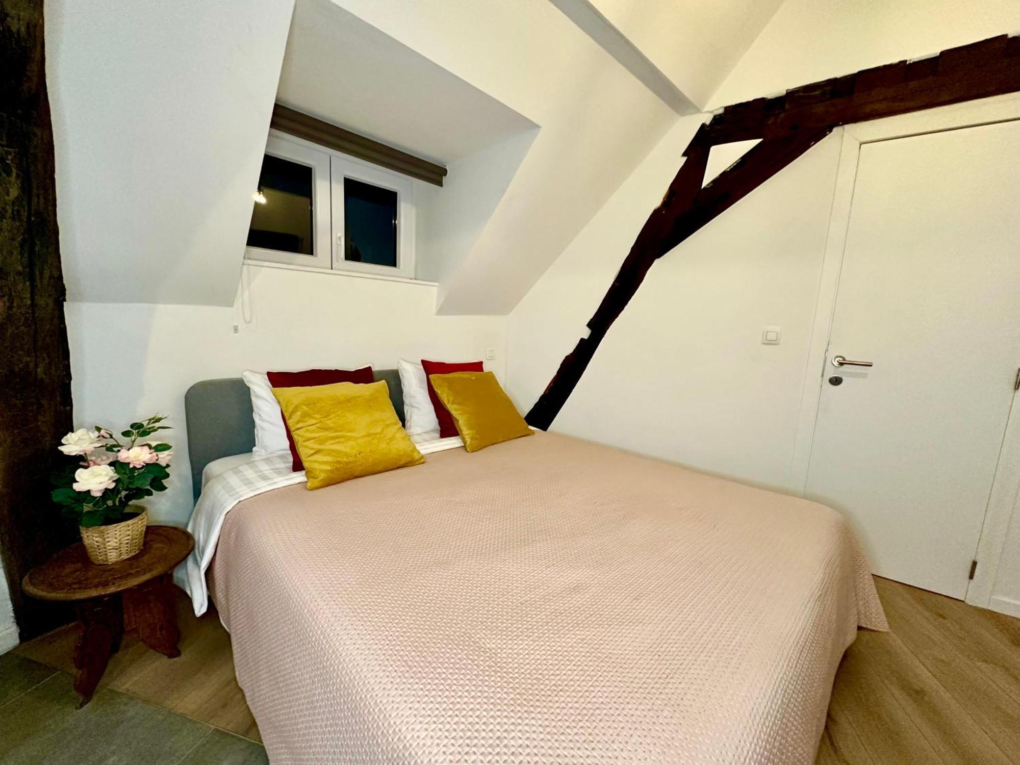 Luxury Suites Mons By Rikas Hotels Luaran gambar