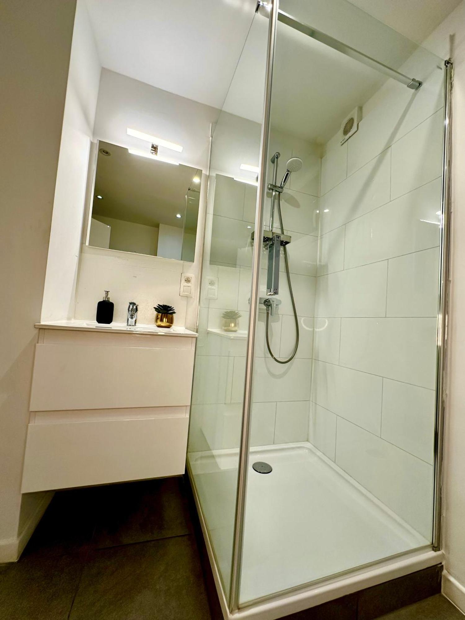 Luxury Suites Mons By Rikas Hotels Luaran gambar