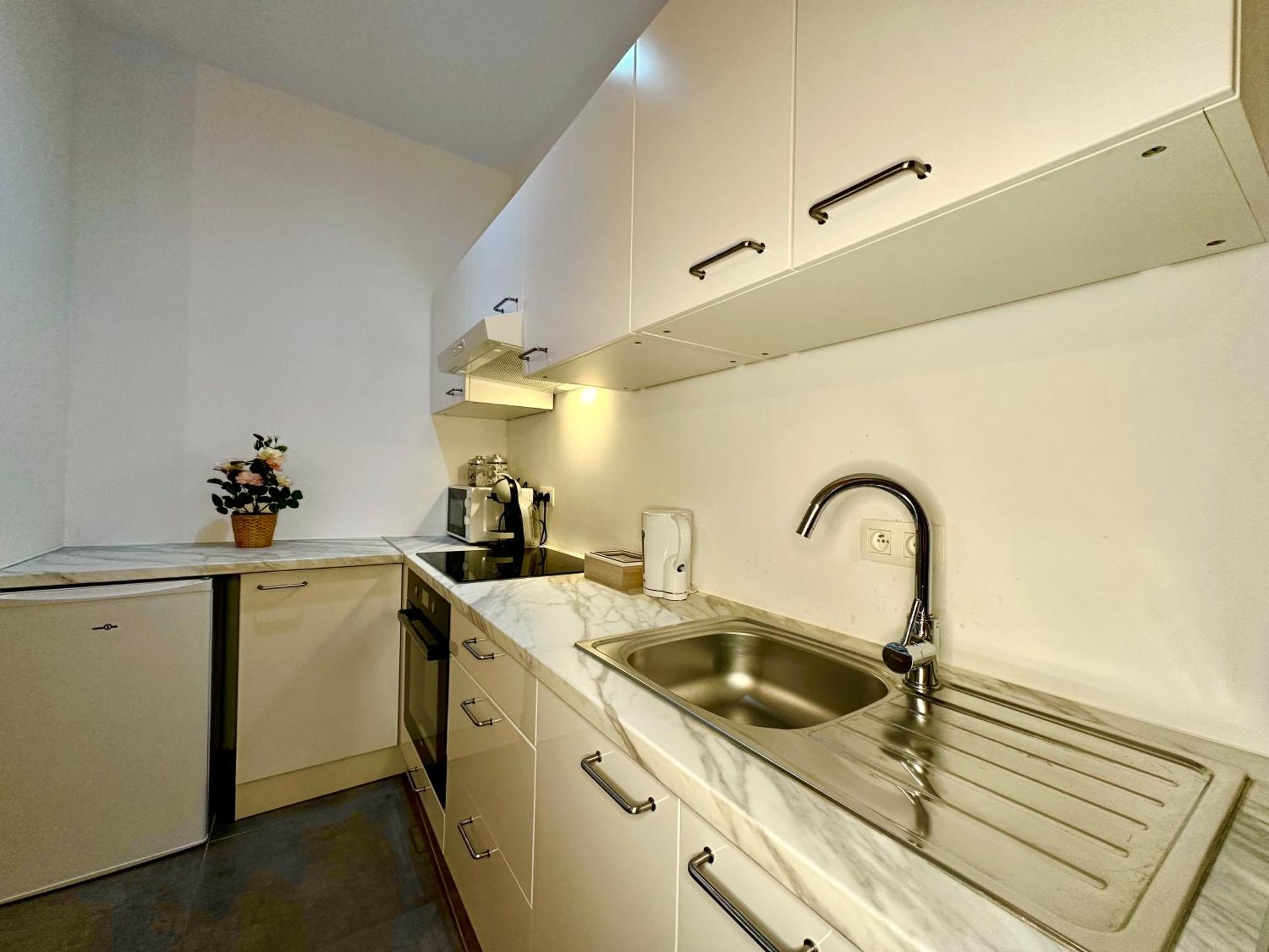 Luxury Suites Mons By Rikas Hotels Luaran gambar