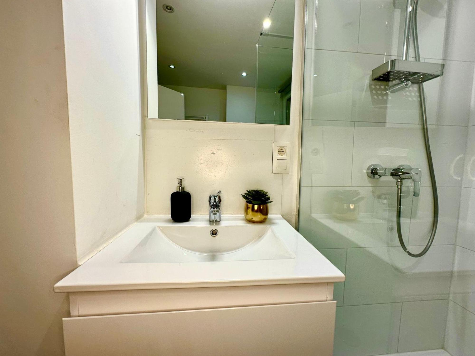 Luxury Suites Mons By Rikas Hotels Luaran gambar